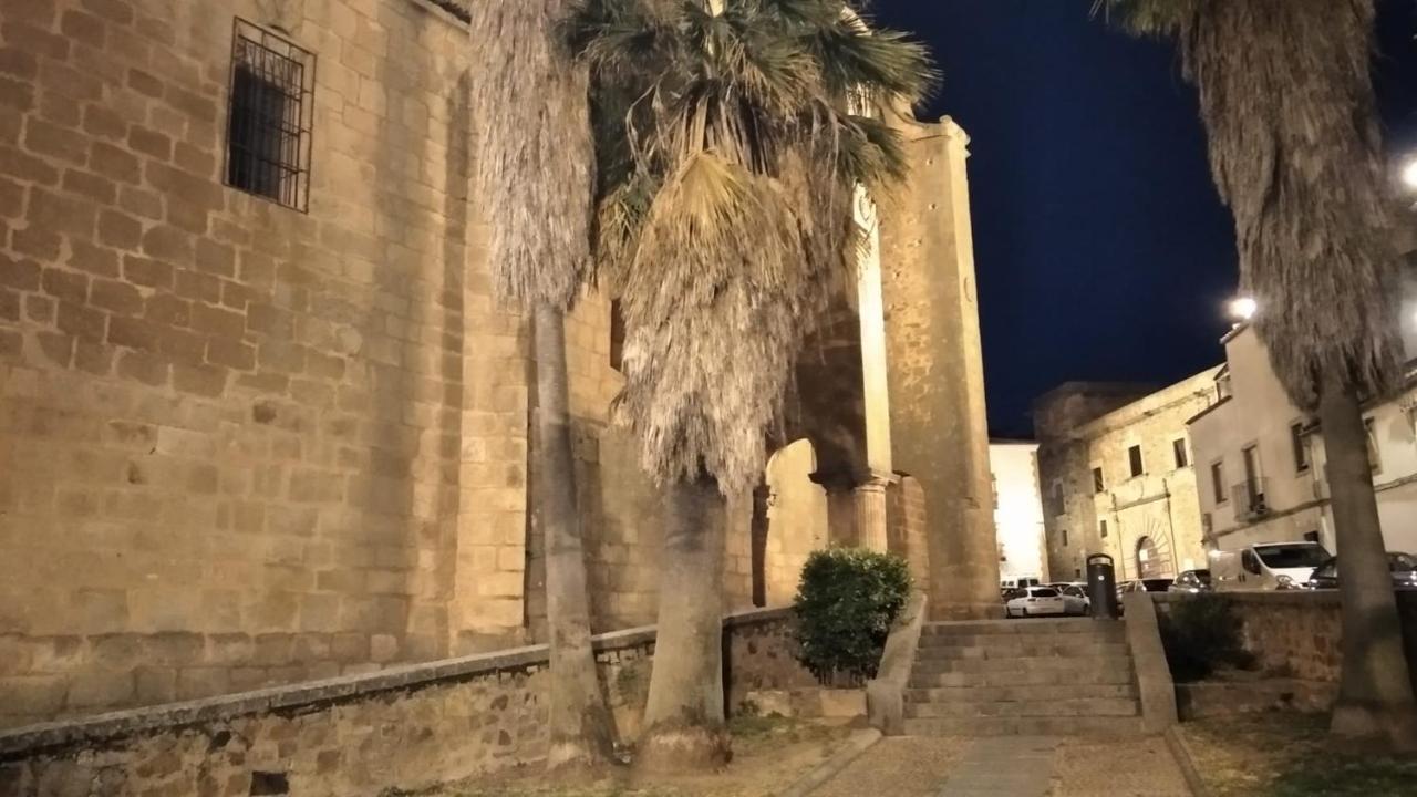 Naturalia: La Casita Con Patio Caces Εξωτερικό φωτογραφία